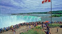 Small Group Toronto to Niagara Falls Tour with Pickup