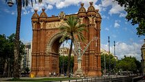 Barcelona Private Airport Transfer with 1-Hour City Highlights