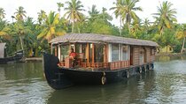 5 Days Kerala Luxury Tour Hills Beaches Houseboat and Heritage