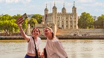 Tower of London: Guided Tour with Thames River Cruise