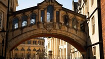 Private | Oxford University Walking Tour by Alumni™ & New College