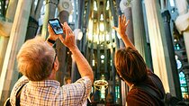 Barcelona: Highlights of Sagrada Familia Max 6 People Guided Tour