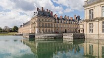 Château de Fontainebleau Private Tour from Paris with Entry