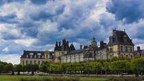 Fontainebleau Palace & Town Day Tour from Paris – 8 hrs (Private)