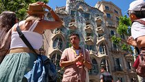 Gaudi in One Day: Sagrada Familia, Park Guell, La Pedrera & Tapas