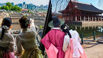 Seoul Highlight Walking Tour with Hanbok Experience 