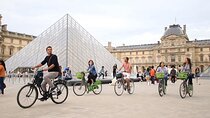 Paris Kickstart in 4 Hours: Bike Tour & Louvre Picnic