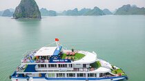 Hanoi : Ha Long Bay Deluxe Cruise with Local Lunch & Kayaking