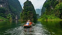 Hoa Lu, Tam Coc, Mua Cave with Buffet Lunch from Hanoi