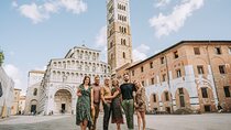 Private Photo Session with a Local Photographer in Lucca