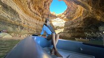 Portimão : Private Boat Tour through the Caves DE Benagil