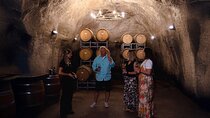 Queenstown Classic Wine Tour: 3 Winery Visits, Cave Tour & Cheese