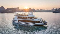 Halong Bay Luxury Cruise with Kayak, Swim, Lunch and Cave Tour