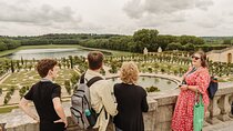 Small Group Paris to Versailles Guided Day Trip & Garden Access