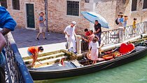 Venice: Private Grand Canal Gondola Ride with Optional Musicians