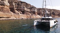  Full-Day Private Tour in Santorini by Luxury Catamaran