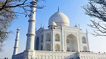 1-Day Trip to The Taj Mahal,Agra from Hyderabad with Both side Commercial Flight