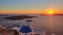 Explore Santorini in 3 hours With a Local Guide