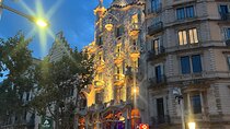 Barcelona: Guided City Tour by Local Transport - Local Experience