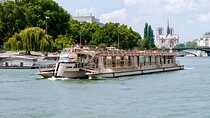 Seine River 1-Hour Sightseeing Cruise from the Eiffel Tower