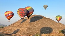 Balloon Flight with Pick Up on CDMX + Breakfast + Pyramids