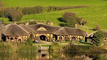 Private Hobbiton Movie Set and Rotorua Day Trip from Auckland