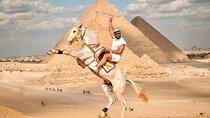 Private Photoshoot (photo session) at the pyramids of Giza 
