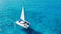 Catamaran Tour to Isla Mujeres Snorkeling with Buffet and Open Bar