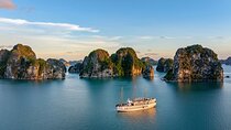 From Hanoi: 2-Day Treasure Junk Cruise through Bai Tu Long Bay