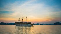 Hanoi: Dragon Legend Cruise 2-Day Bai Tu Long Bay Luxury Escape