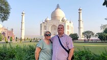 All-Inclusive Taj Mahal Skip-the-Line Tour from Delhi by Car 