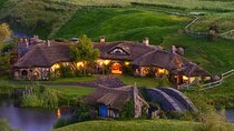 From Auckland- Hobbiton Movie Set & Te Puia Small Group Day Tour