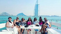 Dubai Yacht Tour – Private Luxury Yacht Charter from Dubai Marina