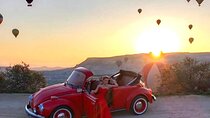 Romance on Wheels: Vintage Car Sunrise Ride with Balloon Views