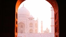 From Delhi: 2-Day Taj Mahal Sunrise Tour with Fatehpur Sikri