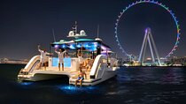 Dubai: Luxury Night Yacht Party with Live DJ and Open Bar