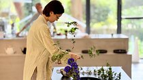 Traditional Japanese Flower Styling Workshop - Ikebana in Osaka