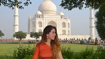 From Delhi: Taj Mahal, Agra Fort & Mankameshwar Temple 
