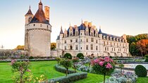 Loire Valley Castle Guided Day Trips From Paris with Transport