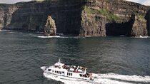 From Dublin: Cliffs of Moher, Boat Tour & Ailwee Caves