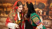 Take a photo with traditional Bulgarian costumes