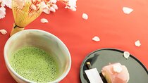 Tea ceremony in Ginza! Includes Japanese sweets and sushi toy