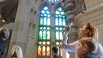Barcelona: Sagrada Familia Private Tour, Official Guide & Tickets