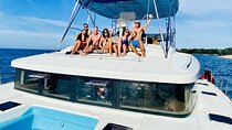 Amber Cove & Taino Bay: Private Catamaran with Jacuzzi and Lunch