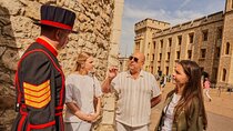 Tower of London Guided Tour with Beefeater Meet & Crown Jewels