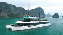 Lan Ha and Halong Bay Luxury Tour from Hanoi with Kayak and Lunch