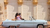 Cartagena Luxury Classic Car Tour + Bilingual Historian Guide