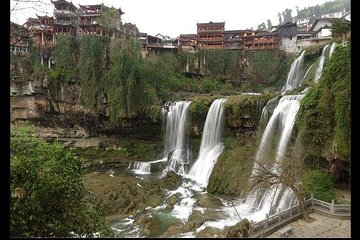 Private Transfer from Zhangjiajie to Fenghuang and stops at Furong old town