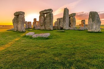 Private Pre Cruise Excursion Transfer London to Southampton Port Via Stonehenge