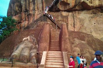 All inclusive Private Day tour Sigiriya, Dambulla & traditional village tour